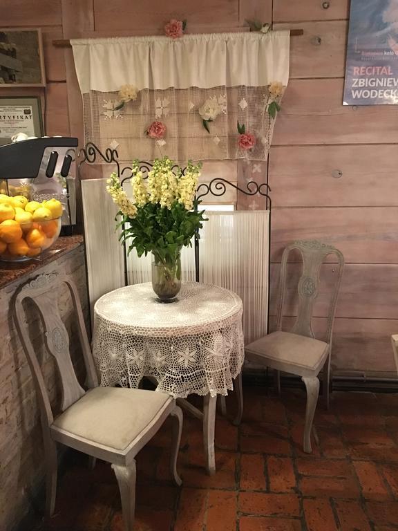 Stajnia Bialy Borek Biskupice Kocurów Buitenkant foto