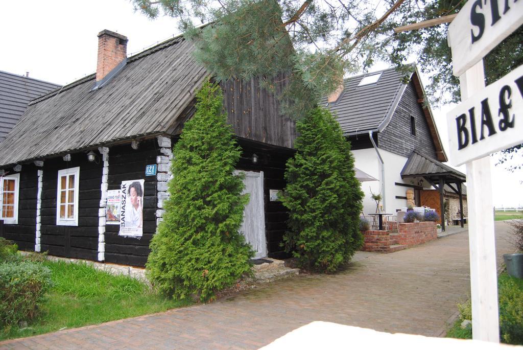 Stajnia Bialy Borek Biskupice Kocurów Buitenkant foto