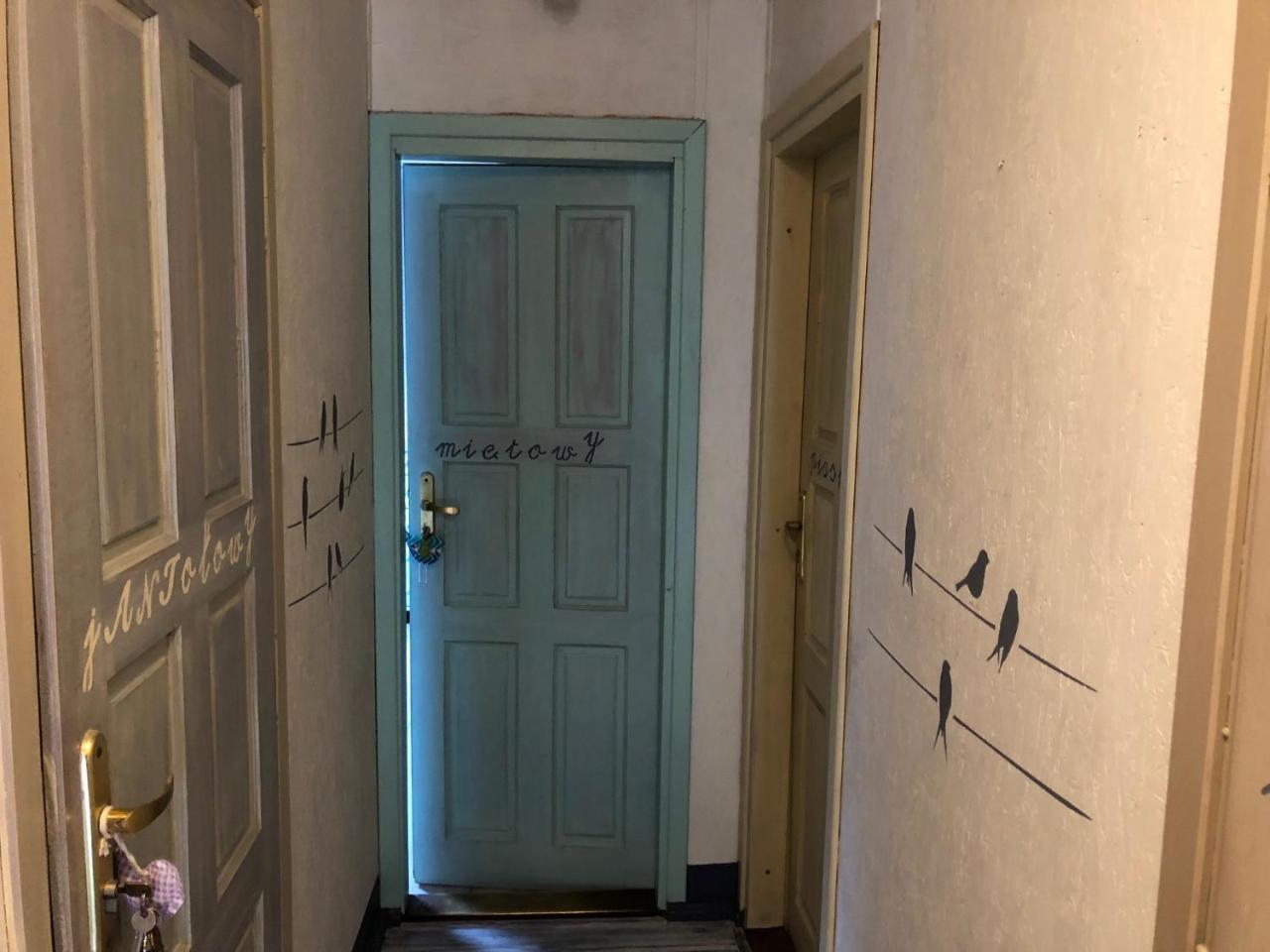 Stajnia Bialy Borek Biskupice Kocurów Buitenkant foto