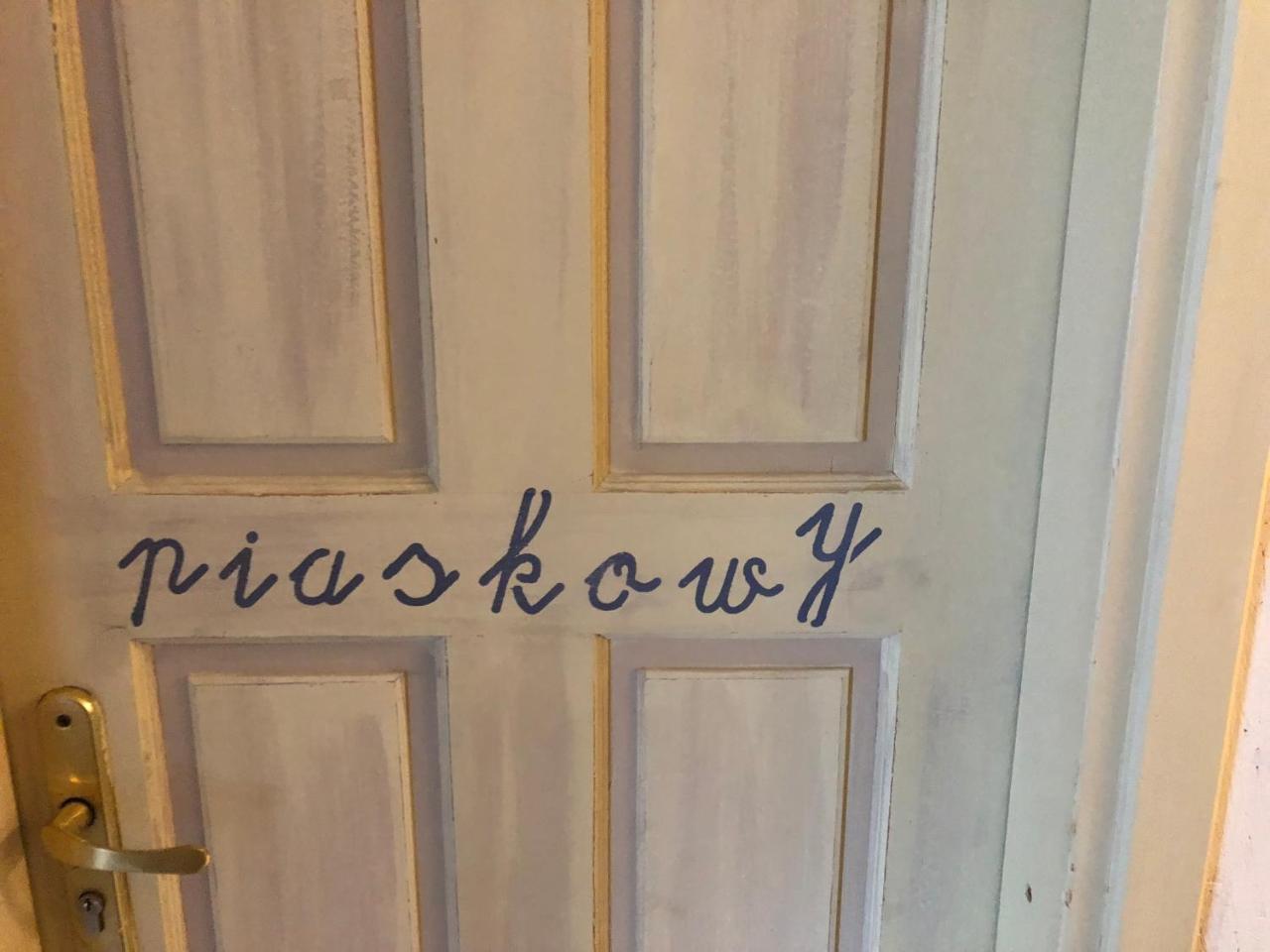 Stajnia Bialy Borek Biskupice Kocurów Buitenkant foto